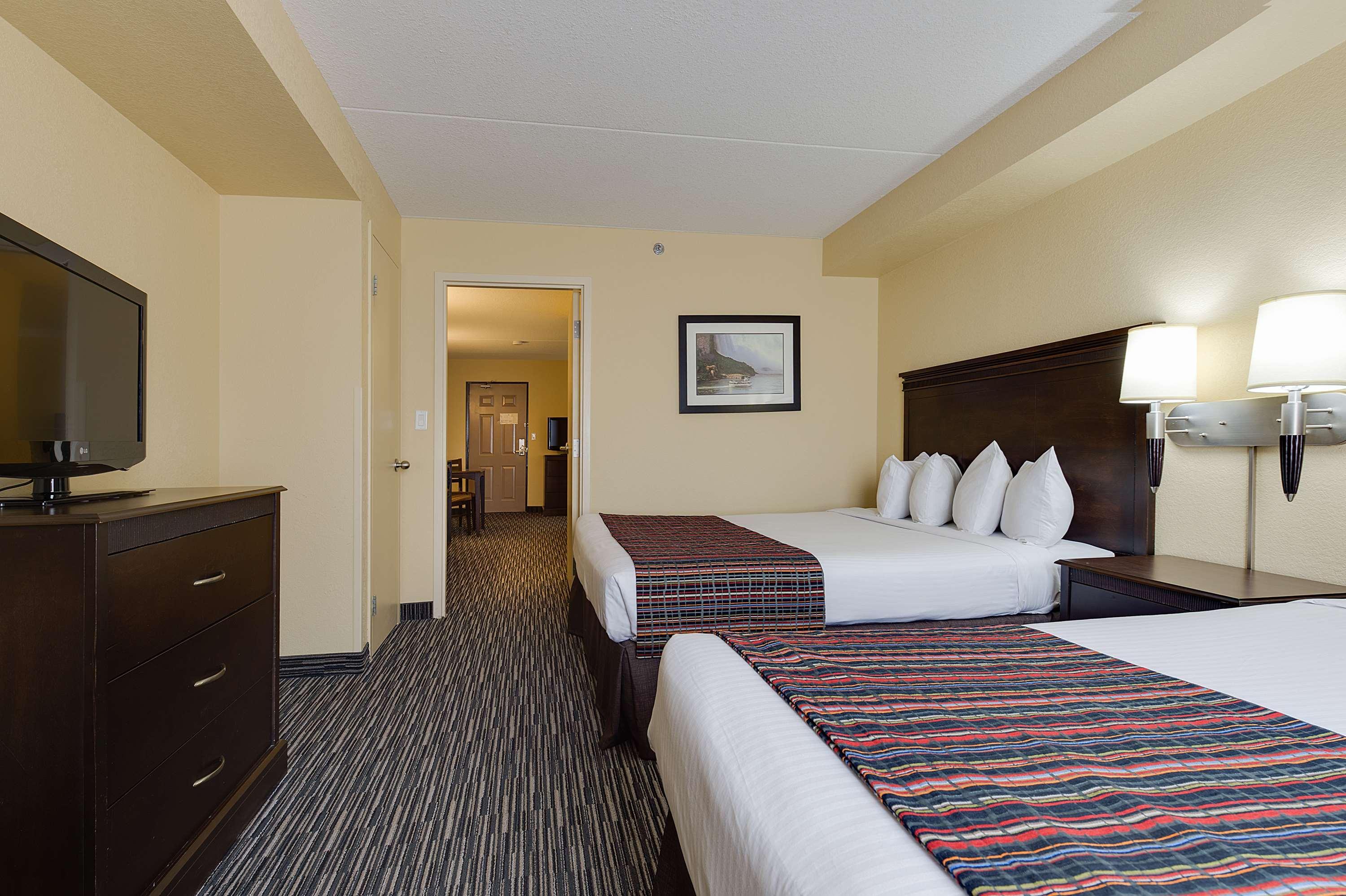 Hotel Country & By Radisson, Falls, On