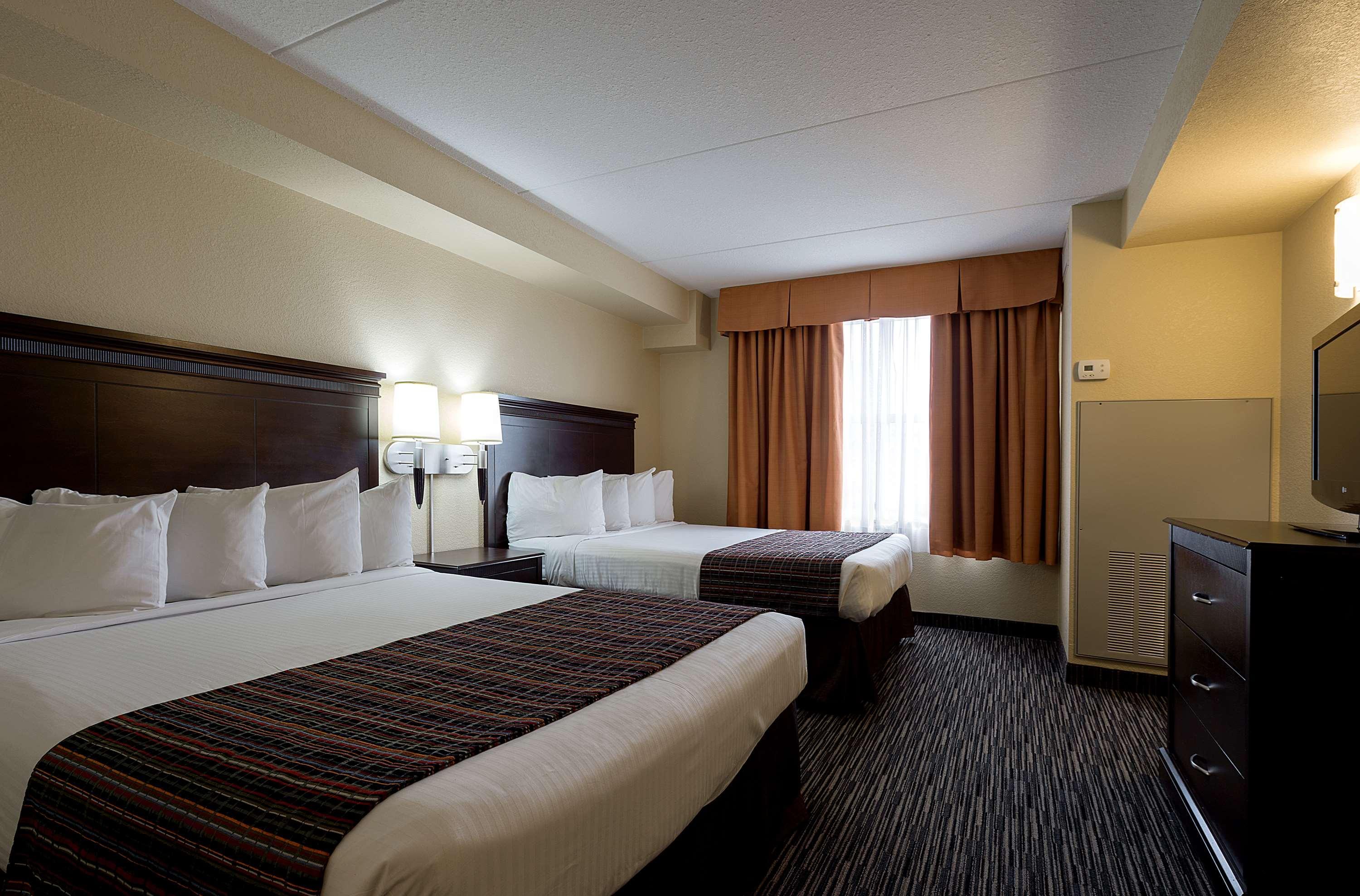 Country & By Radisson, Falls, On Niagara