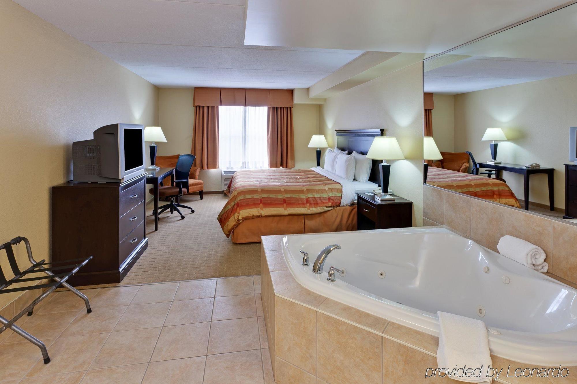 Country & By Radisson, Falls, On