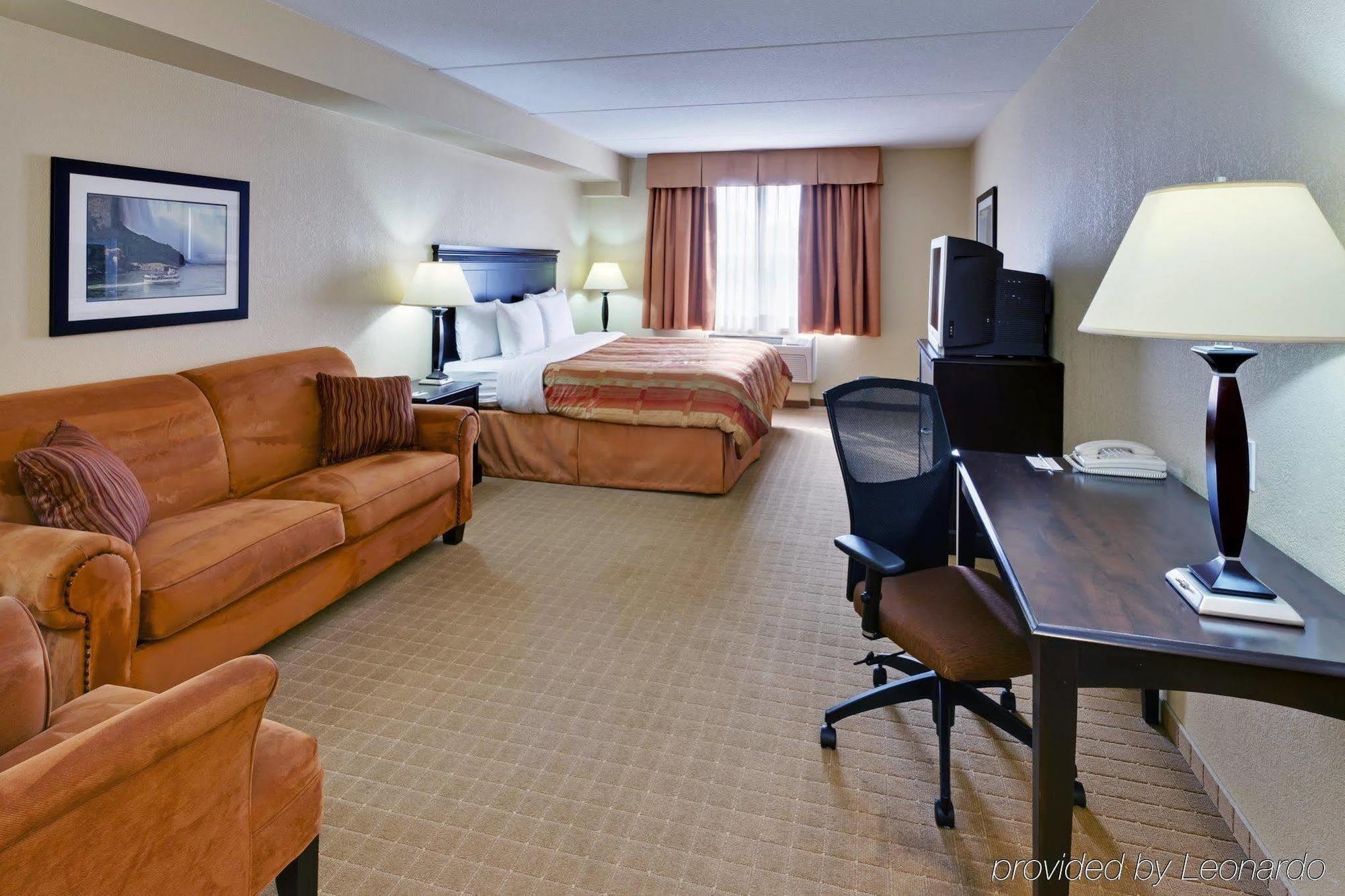 Country & By Radisson, Falls, On Niagara